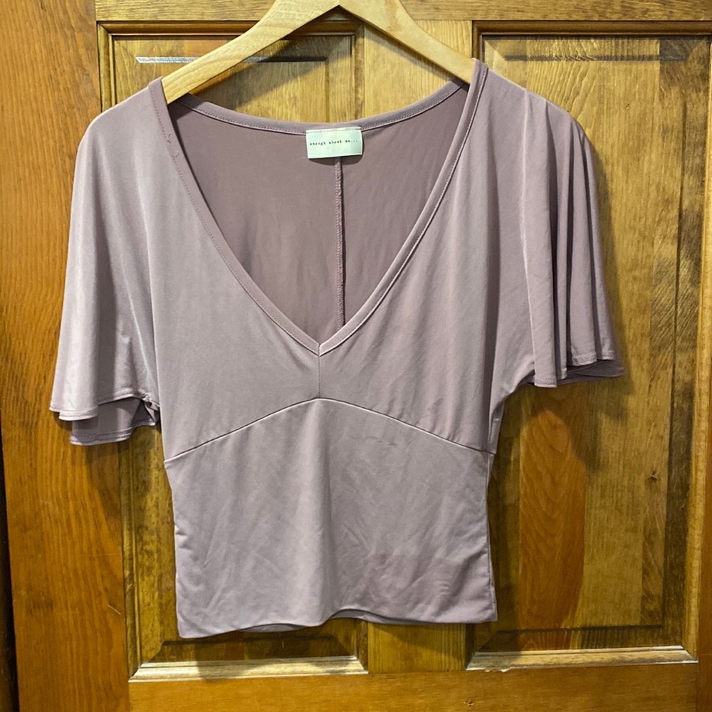 DeepV adorable top that can be paired with anything. Mauve color